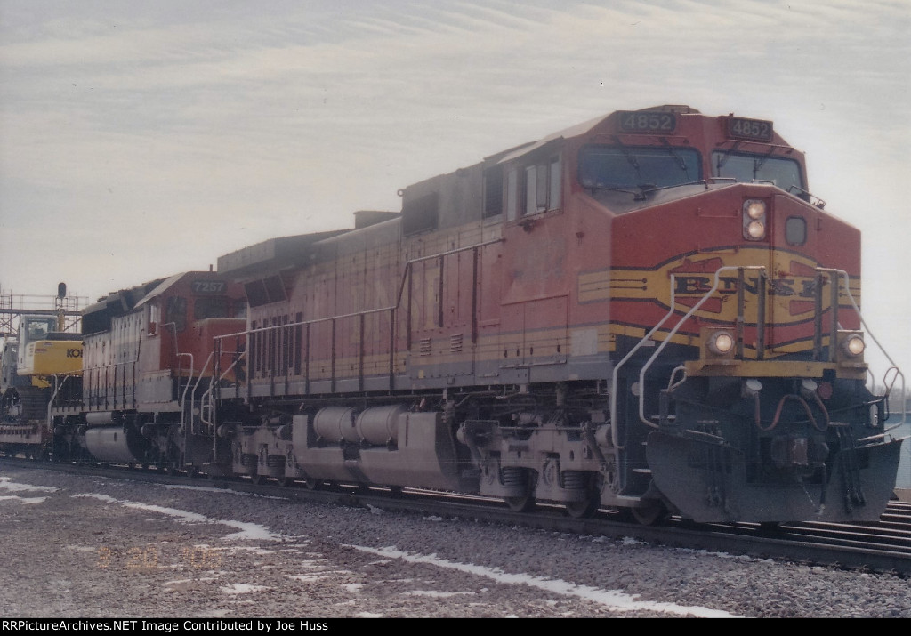 BNSF 4852 West